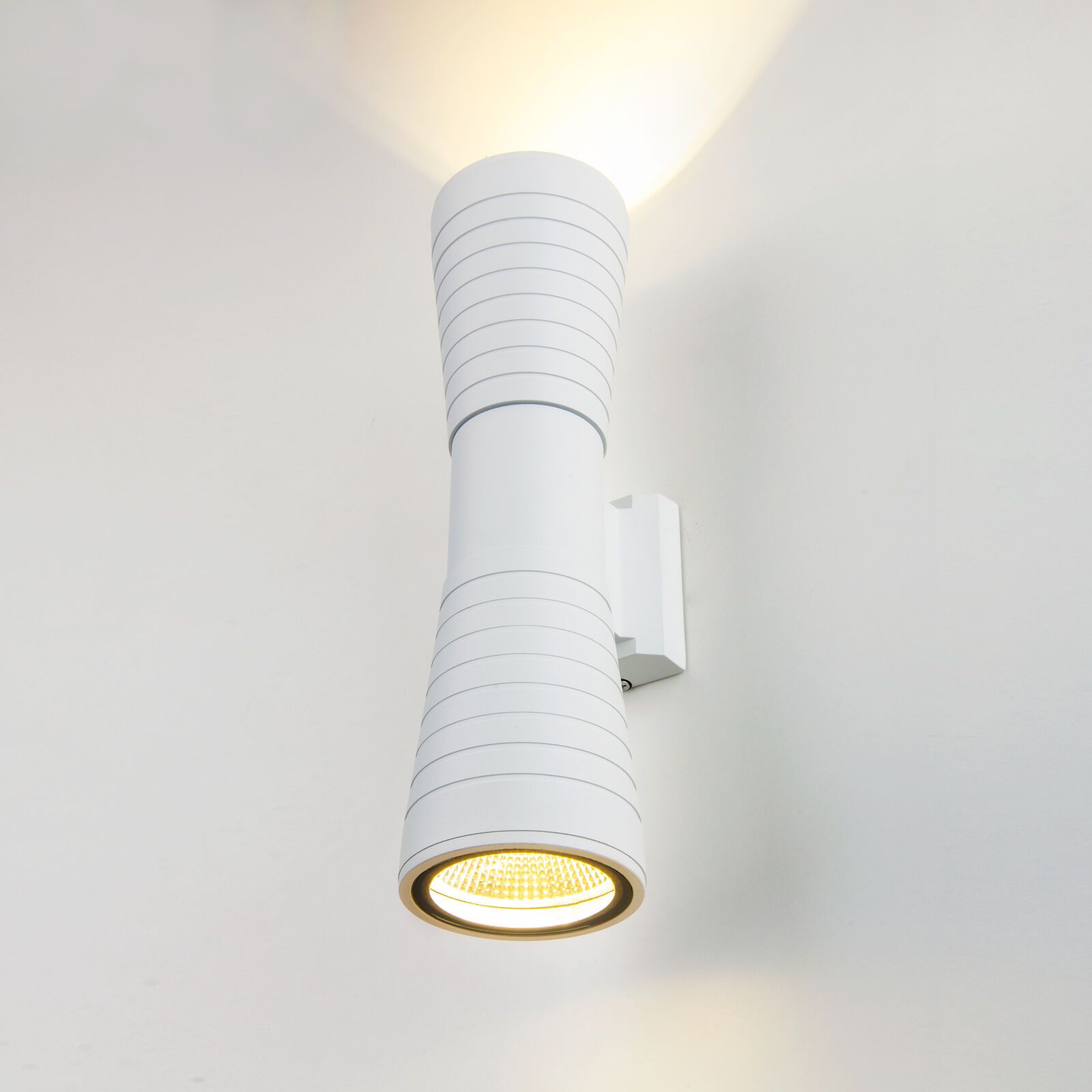 Уличный настенный светильник TUBE a044303, цвет белый - фото 1