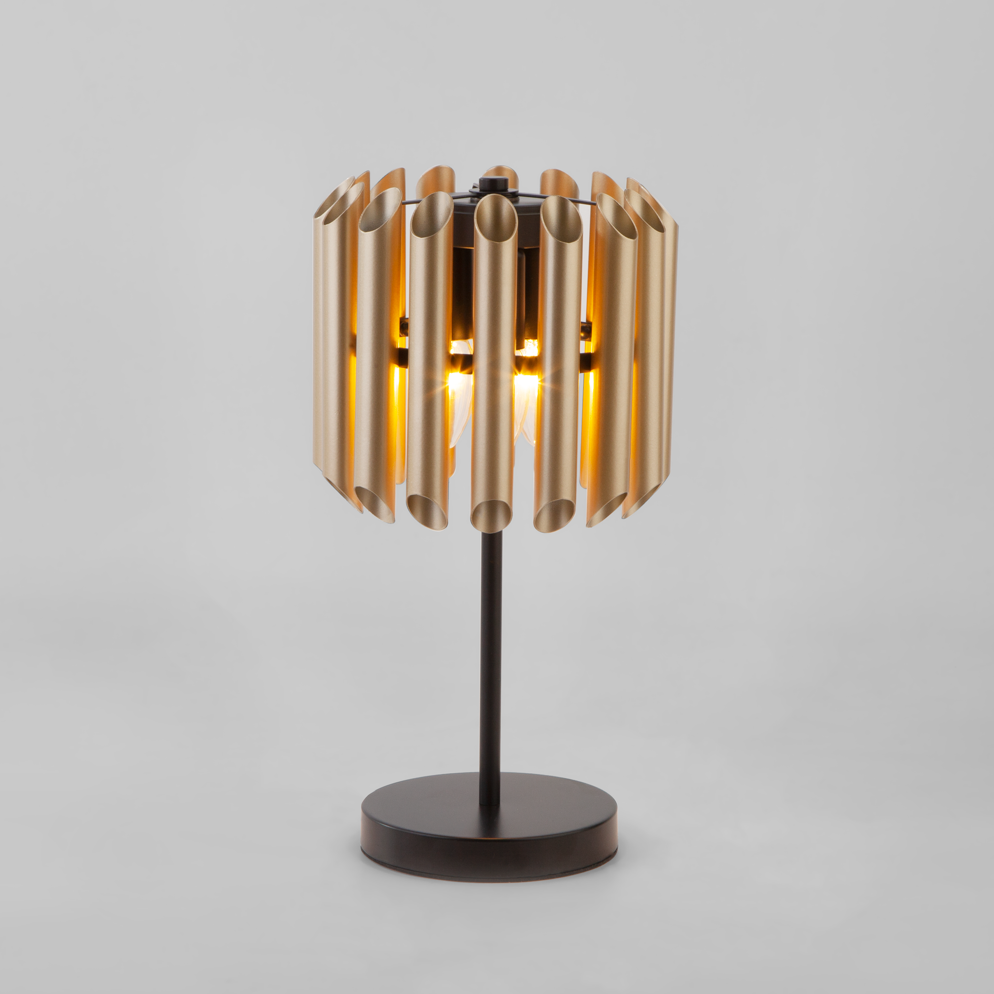 Настольная лампа Bogates с металлическим плафоном Castellie a058058, цвет черный - фото 1